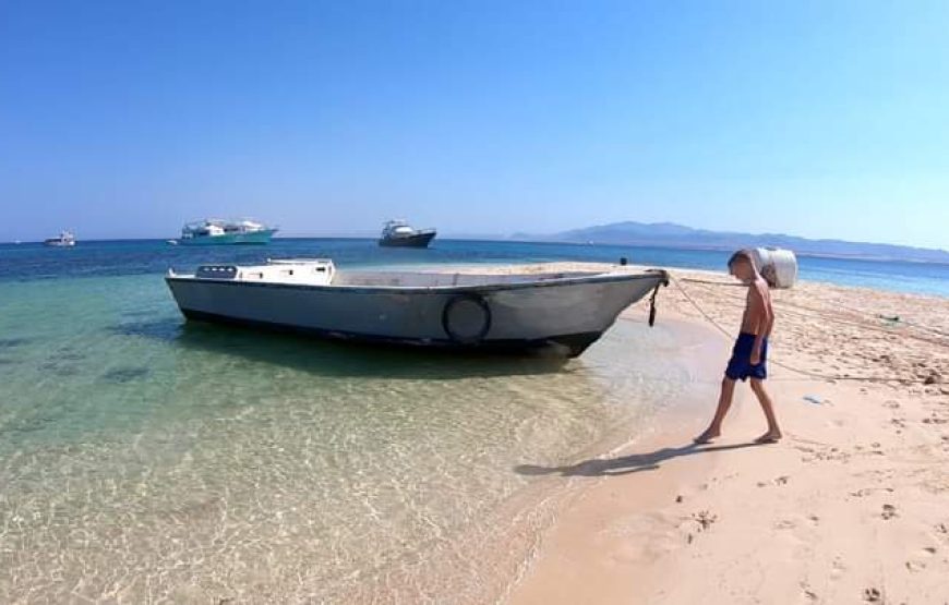 From Hurghada : Utopia Island Royal Snorkeling